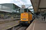 203 316-5 bei der Ausfahrt am 10.05.2013 mit dem Spritzzug und der 203 315-7 am Zugschluss aus dem Stuttgarter Hbf.