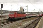 Eurocity 187 nach Zürich fährt am 11.2.2014 um 13.53 Uhr pünktlich in Stuttgart 
Hauptbahnhof aus. Zuglok ist die Mehrsystem Elektrolok  Mosel  181214.