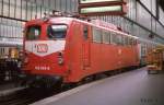 Am 3.3.1989 war eine rote 140zig noch etwas Besonderes!  Um 10.55 Uhr stand 140045 in neuem Farbkleid mit Silberlingen auf Gleis 5 im Stuttgarter Hauptbahnhof.