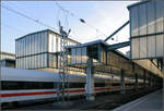 Schöner Zweckbau -

Die Überdachung der Bahnsteige des Stuttgarter Hauptbahnhofes.  

04.03.2007 (M)