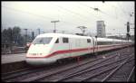 Stuttgart Hauptbahnhof am 23.6.1993:  ICE 401576  Münchner Kindl  nach Hamburg um 8.53 Uhr abfahrbereit.
