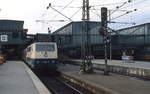111 049-3 in der zweiten Hälfte der 1980er Jahre im Stuttgarter Hauptbahnhof