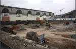 Die Bahnhofsbaugrube -    Da wo vor einiger Zeit noch die Züge abfuhren, wächst das Loch für den neuen Tiefbahnhof.