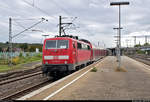 Nachschuss auf 111 174-9 von DB Regio Baden-Württemberg als verspäteter RE 1???? von Würzburg Hbf nach Stuttgart Hbf, der den Bahnhof Stuttgart-Zuffenhausen auf Gleis 5 durchfährt.