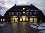Empfangsgebude des Bahnhofs Timmendorfer Strand - im norddeutschen Backsteinstil der 20er Jahre. 1.1.2011