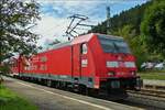 . Lok 146 222-5  schiebt ihren Zug aus dem Bahnhof Titisee in Richtung Freiburg.  05.09.2017  (Hans) 