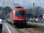 1116 014-0 bei Durchfahrt auf Gleis 2 in Traunstein vermutlich mit EC, Richtung Salzburg 06.07.2002 10:27