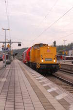203 307 durchfährt am 10.10.2021 mit ihrem Wagen den Bahnhof Treuchtlingen.