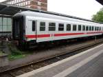 Ein Club - Wagen in InterCity Lackierung.             Trier Hbf am 14.05.07