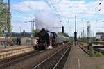 Stoom Stichting Nederland 01 1075 erreicht mit Sonderzug beim Dampfspektakel am 28.04.18 Trier Hbf 