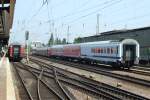 Auf einem der Durchgangsgleise im Trierer Hbf steht am 20.8.09 ein Testzug inkl. 442 215. Die Zuglok, 101 002 setzt gerade dahinter um. Der ZUg auf der linken fhrt nach Kln Messe/Deutz, gezogen von 218-136.
Trier, der 20.8.09