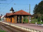 08.04.2011: Der Bahnhof Ubstadt Ort, in der Abendsonne.