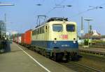 140 598 mit Gterzug Richtung Hannover am 30.03.1999 in Uelzen