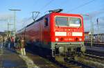 143 098 mit RB 37063 (Uelzen–Magdeburg) am 19.12.1999 in Uelzen. An jenem Tag wurde der planmäßige Zugverkehr auf der wiederaufgebauten  Amerika-Linie  (Uelzen–)Wieren–Salzwedel aufgenommen.