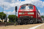 218 491-9 wartet in Ulm Hbf auf ihren nächsten Einsatz mit einer Garnitur N-Wagen.