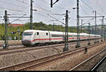 401 562-4 (Tz 162  Geisenheim/Rheingau ) als verspäteter ICE 598 (Linie 11) von München Hbf nach Berlin Gesundbrunnen durchfährt den Bahnhof Vaihingen(Enz) auf Gleis 5.
Aufgenommen von Bahnsteig 1/2.
[26.7.2019 | 13:34 Uhr]