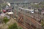 Da wir es ja immer wieder von den Masten hatten: hier ein Blick auf den Bahnhof Vaihingen (Enz) durch einen ganzen Mastenwald. 

12.04.2009 (M)