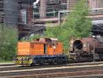 Im Reich der Werkeisenbahnen...

Saarrail (Saarstahl) Lok 73, Henschel 31574 gebaut 1972 rangiert ihre Torpedowagen vor der ehemaligen Hochofenanlage der Vlklinger Htte.

15.06.2011