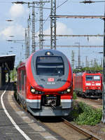 Der Dieseltriebzug 632 115 ist hier Anfang Juni 2020 bei der Abfahrt vom Hauptbahnhof Wanne-Eickel zu sehen.