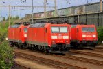 Drei 185er von DB und Railion stehen in Wanne-Eickel-HBF bei Sonne am 21.7.2012.
