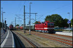 WFL 232 238-6 mit dem Sonderzug DZ 93543 Warnem�nde - Potsdam und BW Halle P 143 005-7 alias 243 005-6 mit dem LDC-Sonderzug DZ 93572 Warnem�nde - Cottbus am 08.08.2026 bei der abendlichen Bereitstellung  in Warnem�nde.