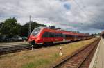 Hier 442 337-2 als S3 von Güstrow nach Warnemünde, bei der Einfahrt am 26.7.2015 in Warnemünde.