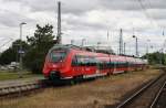 Hier 442 351-3 als S3 von Warnemünde nach Rostock Hbf., bei der Ausfahrt am 26.7.2015 aus Warnemünde