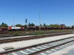 DB Cargo DE 18, 9280 4185 131-4 D-VL bei der �bernahme eines Schotterzuges in Weiden (Oberpfalz) am 13.8.2026