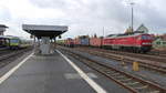 Überblick über den Bahnhof Weiden Gleis 3 bis 5 am 27.10.2018 mit 294 745 und 233 510.