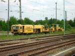 Diese beiden Gleisbaumaschienen standen am 24.05.08 im Bahnhof Weimar abgestellt.