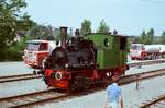 Eine kleine Dampflok (Nr.6) konnte als Museumszug auch auf der bergigen Strohgäubahn (WN) fahren! Hier legt sie eine Pause in Weissach ein (1983) 