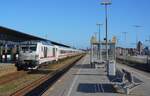 Mit dem IC 2374 aus Hamburg-Altona trifft 248 502-7 am 01.04.2026 im Bahnhof Westerland ein