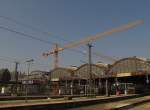 Zur Zeit finden in Wiesbaden Hbf Bauarbeiten zur Erneuerung des Bahnhofshallendachs statt; 29.03.2011