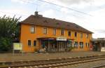 Das Bahnhofsgebude mit der Bahnhofsgaststtte am 10.07.2012 in Wittlich Hbf.