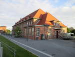 Das Bahnhofsgebäude vom Bahnhof Wittstock am Morgen vom 26.Mai 2020.