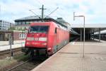 101 064-4 mit dem EC 8 nach Hamburg-Altona am 22.05.13 in Mannheim Hbf.