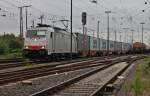 Auch am 22.05.2013 stand 186 149, die zu diesem Zeitpunkt an CRS - Continental Rail Services B.V aus Rotterdam (NL) vermietet war, mit einem KLV im Wormser Rangierbahnhof und wartet auf die
