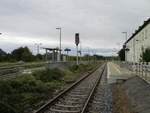Nur noch zwei Gleise werden im Bahnhof Wriezen genutzt.Aufnahme am 05.September 2020 vom Zugang zu Gleis 2 aus.
