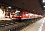 440 040-4 hat sein Ziel Würzburg Hbf erreicht. Am selben Bahnsteig gegenüber wartet noch ein Triebzug der Baureihe 442. Aufgenommen am 07.12.2013.