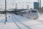 Nachschuss vom ICE Hamburg Altona - München Hbf bei der Abfahrt von Würzburg Hbf (28.