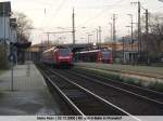 RE Richtung Bremen und S2 Richtung Hannover begegnen sich in Wunstorf, am 02.12.06. An diesem Tag fuhr die S-Bahn aufgrund von Bauarbeiten auch nur bis Wunstorf, ab dort hat der RE die Aufgabe der S-Bahn bis Nienburg (Weser) bernommen.