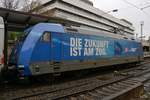 101 144  Hertha BSC  mit IC2028 in Wuppertal Hbf, am 24.12.2017.