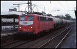 DB 140339 fährt hier am 28.10.2001 um 14.32 Uhr mit einem Kesselwagenzug in Richtung Hauptbahnhof durch Wuppertal Oberbarmen.