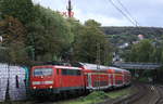 Am 04.10.2020 zog 111 115 ihren RE4 nach Aachen Hbf durch Wuppertal-Sonnborn.