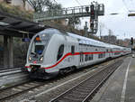 IC2-Einheit 2864 (geschoben von 146 552-5) habe ich im Februar 2021 bei der Einfahrt am Hauptbahnhof Wuppertal abgelichtet.