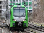 Der Elektrotriebzug 3429 006 bei der Ankunft am Hauptbahnhof Wuppertal. (Februar 2021)