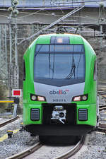 Der Elektrotriebzug 3429 017 bei der Ankunft am Hauptbahnhof Wuppertal. (Februar 2021)