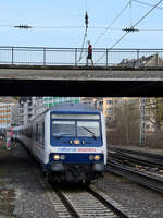 Der RB48-Ersatzzug ist hier Mitte Februar 2021 kurz vor der Ankunft am Hauptbahnhof in Wuppertal zu sehen.
