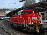 Die Diesellokomotive 265 003-4 Ende Februar 2021 bei der Durchfahrt am Hauptbahnhof Wuppertal.