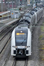 Der Elektrotriebzug 462 028 war Mitte März 2021 als RE4 nach Dortmund Hbf in Wuppertal-Unterbarmen unterwegs.